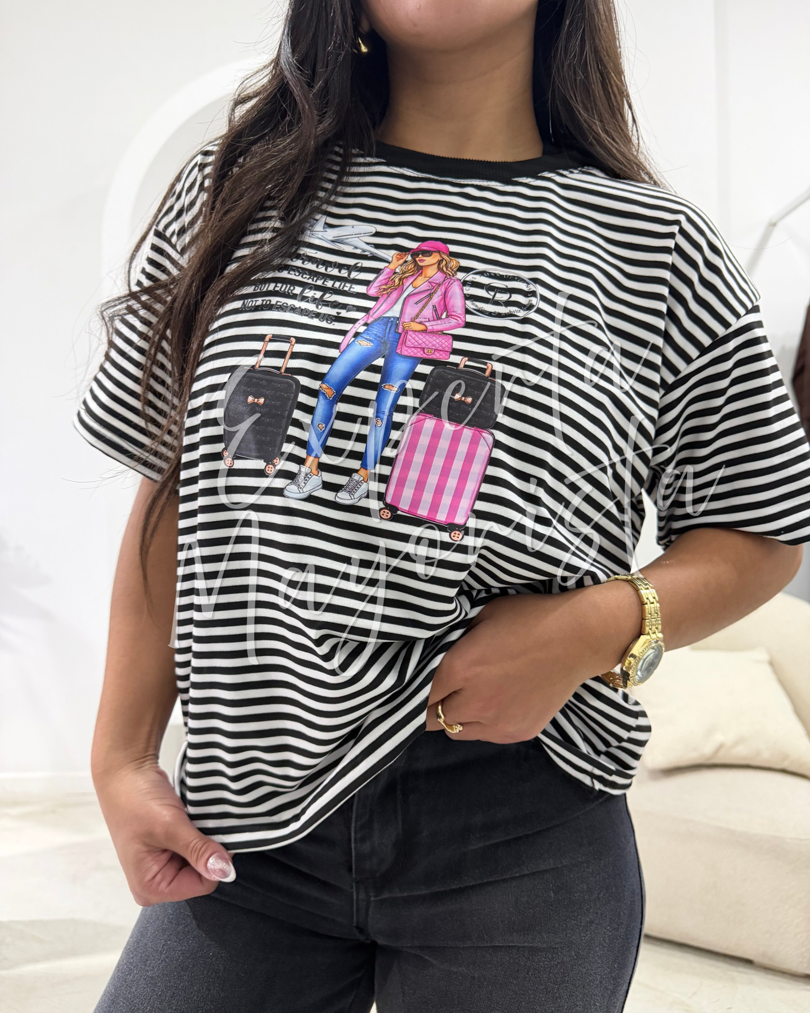 remera rayada con estampados